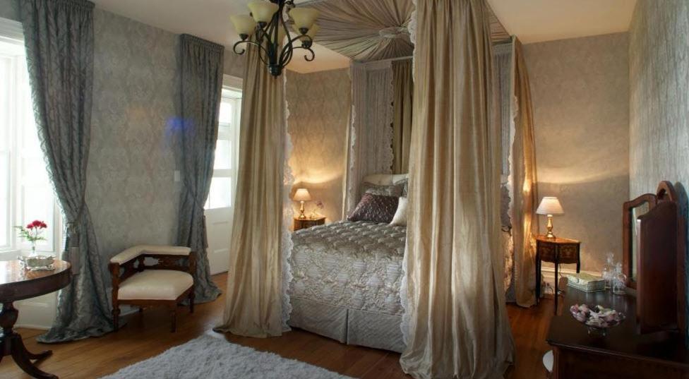 לינה וארוחת בוקר ברוקוויל Maplehurst Manor חדר תמונה