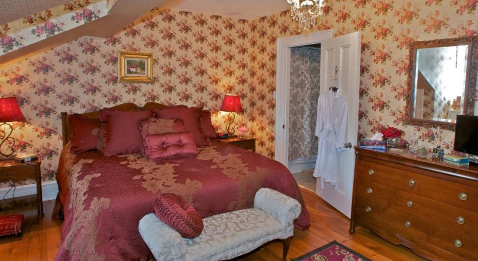 לינה וארוחת בוקר ברוקוויל Maplehurst Manor חדר תמונה