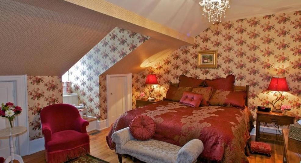 לינה וארוחת בוקר ברוקוויל Maplehurst Manor חדר תמונה