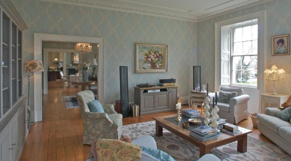 לינה וארוחת בוקר ברוקוויל Maplehurst Manor מראה חיצוני תמונה