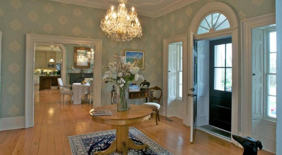 לינה וארוחת בוקר ברוקוויל Maplehurst Manor מראה חיצוני תמונה