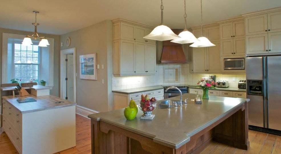 לינה וארוחת בוקר ברוקוויל Maplehurst Manor מראה חיצוני תמונה